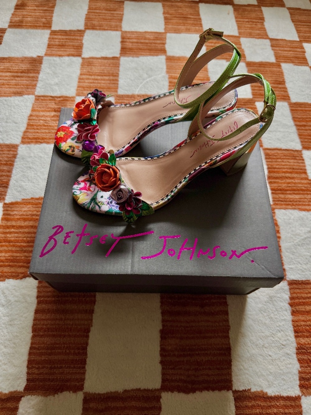 Betsey Johnson Darcee sandals Size 9